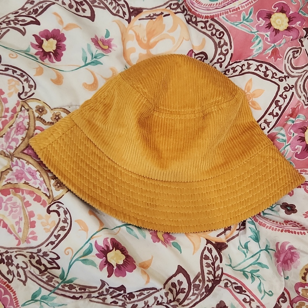 Bucket hat